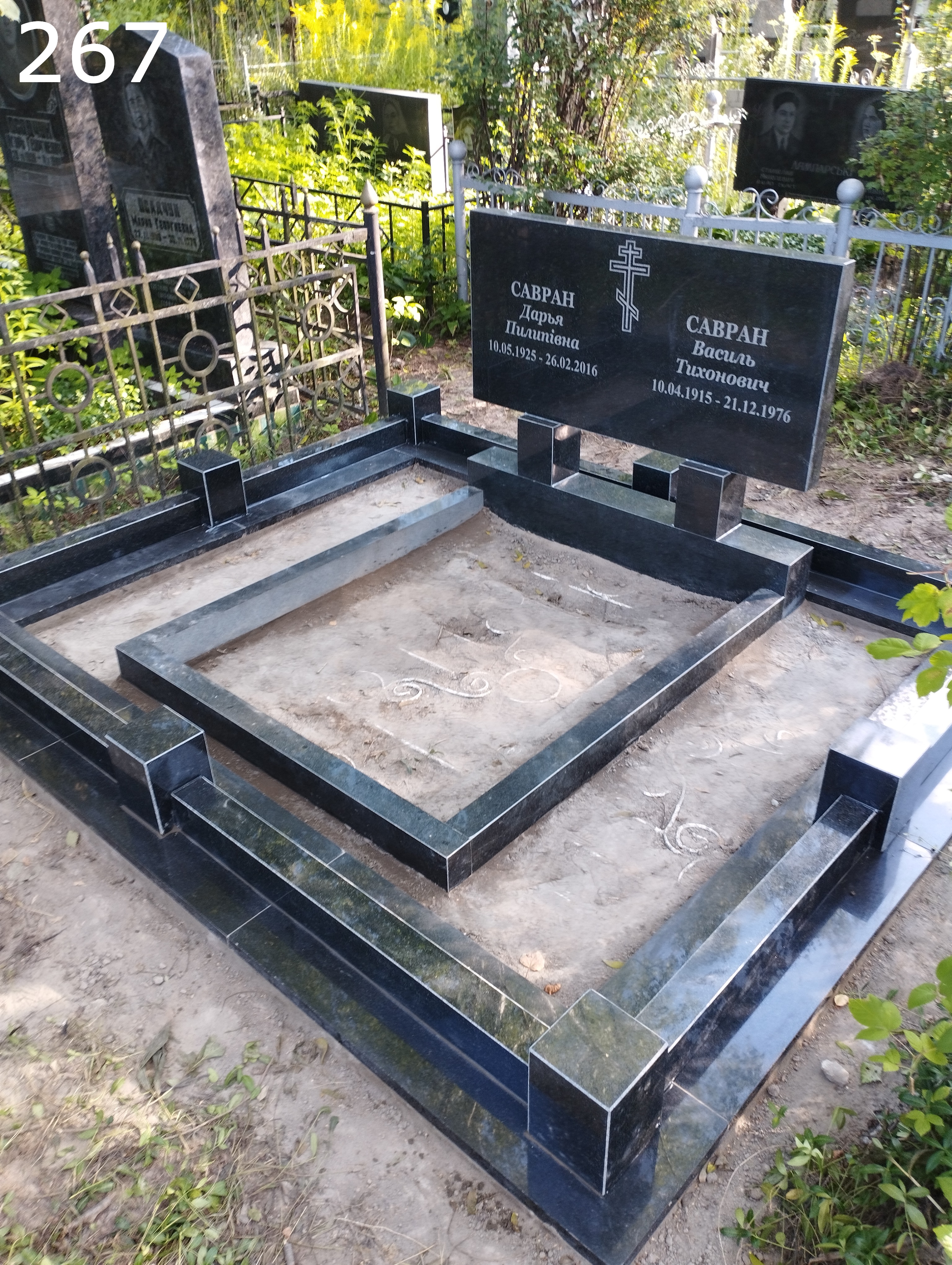 Гранитный памятник Васильков