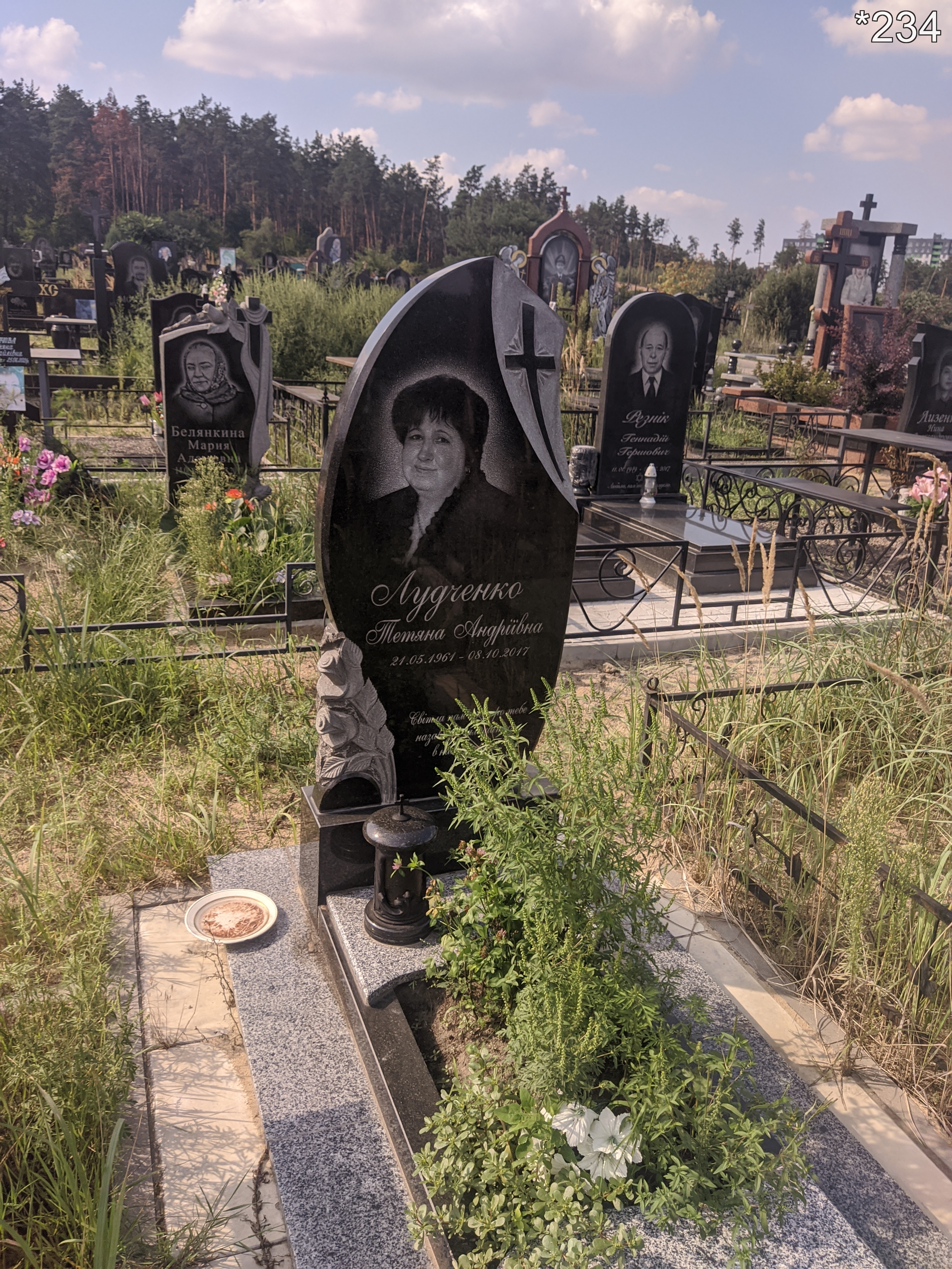 Гранитный памятник на могилу Брусилов